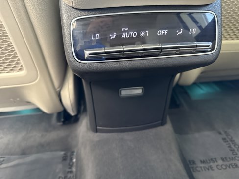 Used 2020 Mercedes-Benz GLS 450 4MATIC image 36