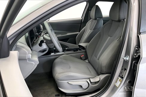 Certified 2025 Hyundai Elantra SE image 25