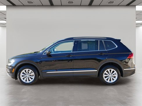Used 2018 Volkswagen Tiguan SE w/ Panoramic Sunroof Package image 3
