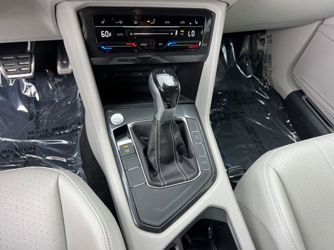 Used 2023 Volkswagen Tiguan SE R-Line image 32