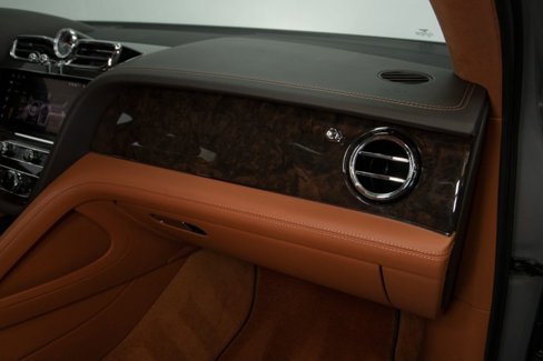 Used 2023 Bentley Bentayga Plug-In Hybrid image 56