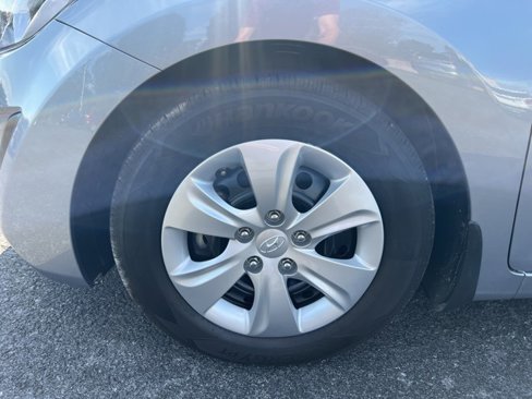 Used 2016 Hyundai Elantra SE image 9