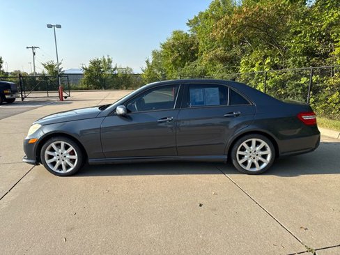 Used 2010 Mercedes-Benz E 550 Sedan image 2