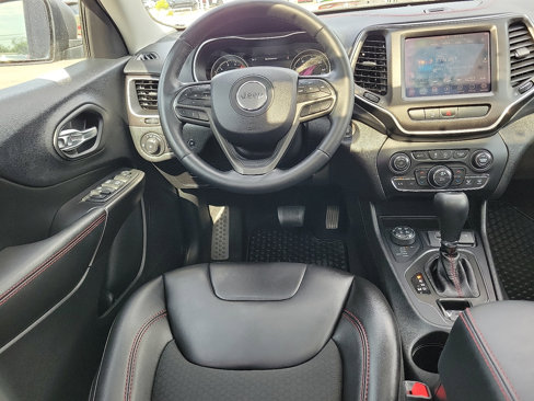 Used 2019 Jeep Cherokee Trailhawk w/ Comfort/Convenience Group image 12