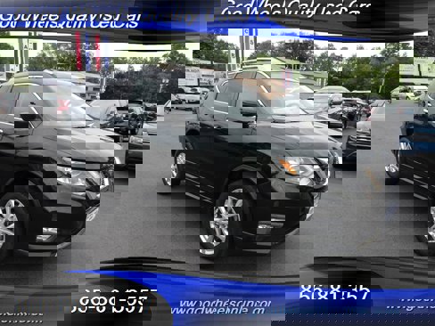 Used 2018 Nissan Rogue SV image 3