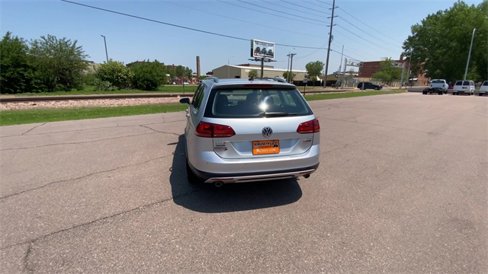 Used 2017 Volkswagen Golf Alltrack image 7