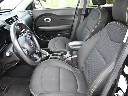 Used 2015 Kia Soul + image 10