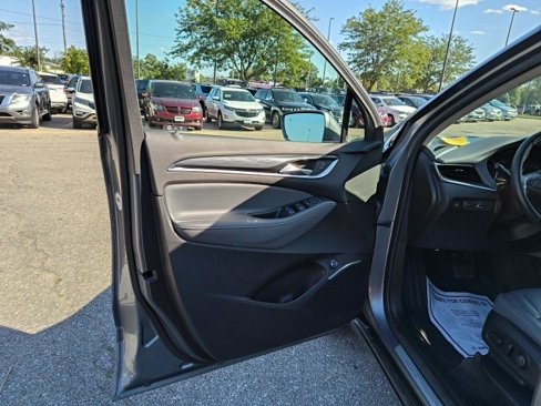 Used 2019 Buick Enclave Essence image 10