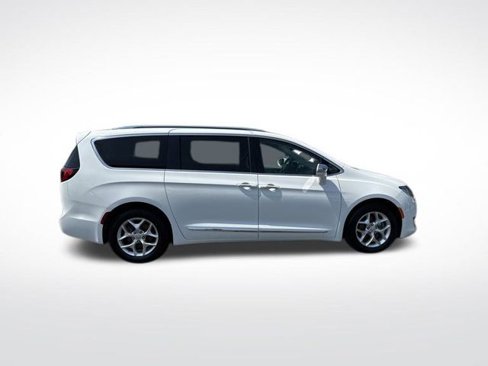 Used 2020 Chrysler Pacifica Limited image 6
