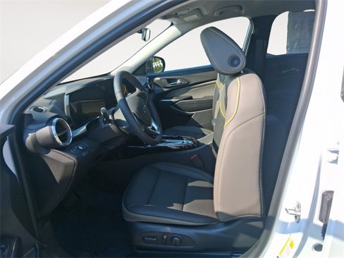 Used 2025 Chevrolet Trax ACTIV w/ Driver Confidence Package image 9