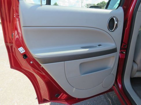 Used 2010 Chevrolet HHR LS image 28