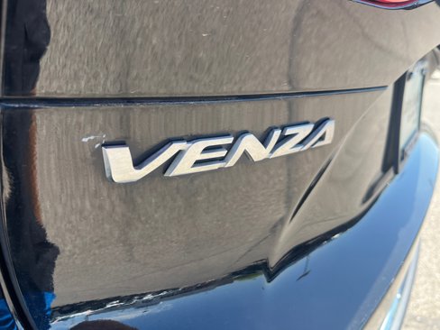 Used 2022 Toyota Venza XLE image 24