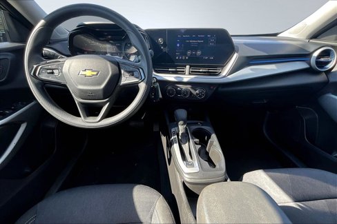 Used 2025 Chevrolet Trax LS image 7