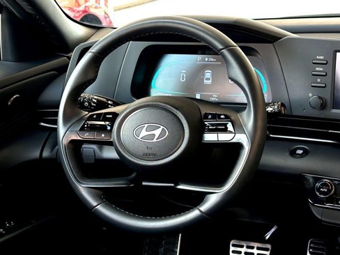 Used 2025 Hyundai Elantra Sport image 29