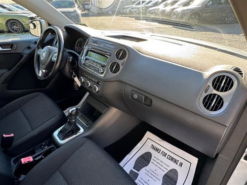 Used 2013 Volkswagen Tiguan S image 32
