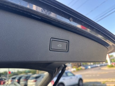 Used 2022 Volkswagen Tiguan SE image 18