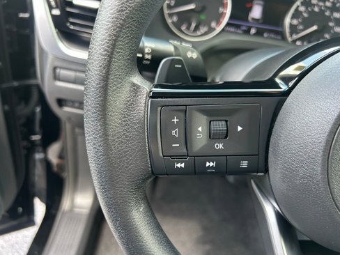Used 2022 Nissan Rogue SV image 18