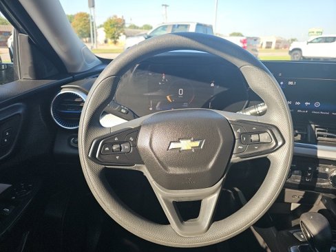 Used 2025 Chevrolet Trax LT image 19