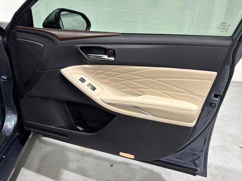 Used 2020 Toyota Avalon Limited image 55