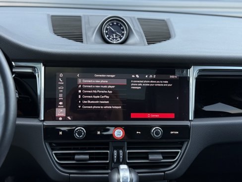 Certified 2025 Porsche Macan image 21
