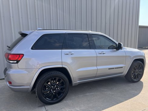 Used 2020 Jeep Grand Cherokee Altitude image 10