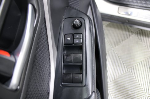 Used 2020 Toyota C-HR LE image 7