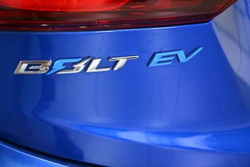 Used 2017 Chevrolet Bolt Premier w/ Driver Confidence II Package image 12