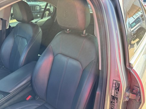 Used 2018 Alfa Romeo Giulia image 14