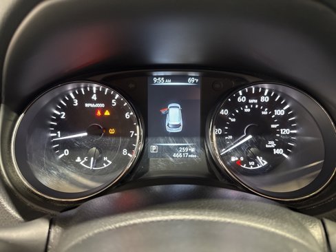 Used 2017 Nissan Rogue SV image 19