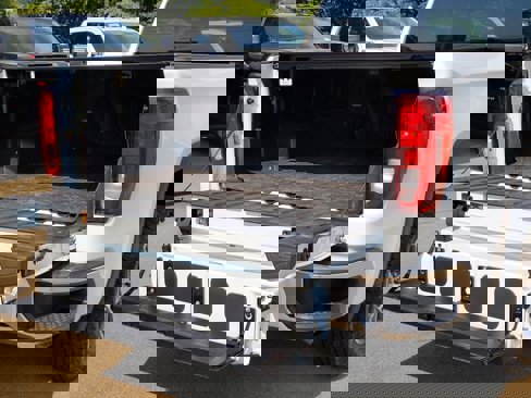 Certified 2022 GMC Sierra 1500 SLE image 9