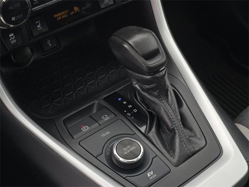Used 2021 Toyota RAV4 XLE image 23