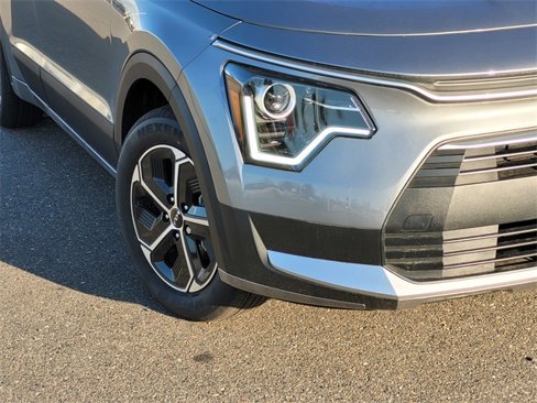 New 2025 Hyundai Elantra SEL image 3
