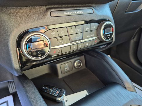 Used 2021 Ford Escape SE w/ SE Sport Appearance Package image 25