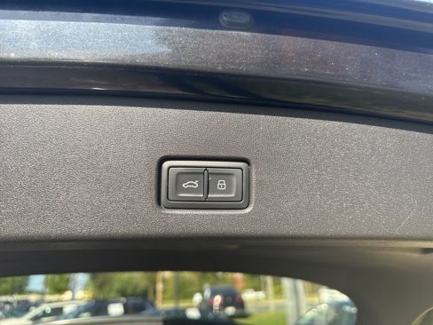 Used 2022 Audi Q4 e-tron Premium Plus image 25