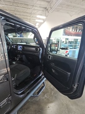 Used 2021 Jeep Gladiator Sport image 34