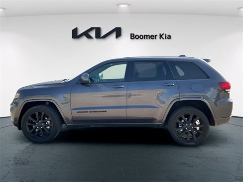 Used 2021 Jeep Grand Cherokee Laredo X image 2