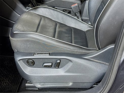 Used 2022 Volkswagen Tiguan SEL R-Line image 18