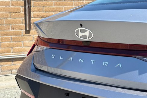 New 2025 Hyundai Elantra SE image 6