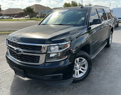 Used 2017 Chevrolet Suburban LT image 3