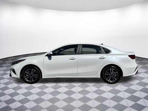 Used 2024 Kia Forte LXS image 2