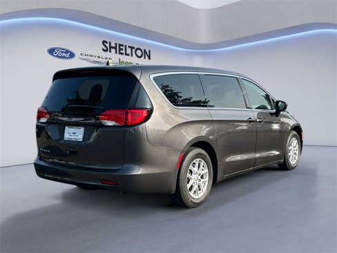 Used 2019 Chrysler Pacifica Touring image 5