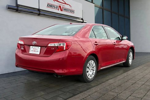 Used 2014 Toyota Camry LE image 4