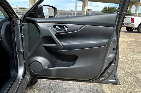 Used 2016 Nissan Rogue SV w/ SV Premium Package image 20
