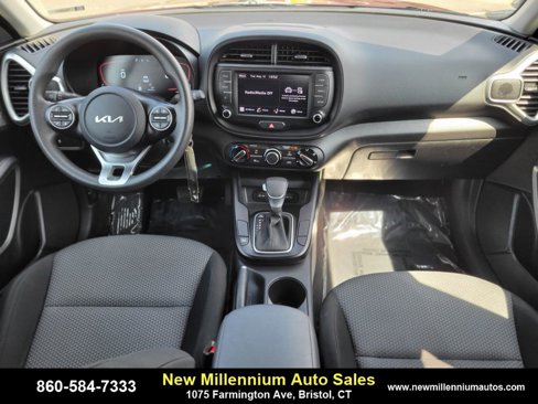 Used 2023 Kia Soul LX w/ LX Technology Package image 12