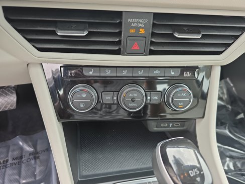 Certified 2022 Volkswagen Jetta SE image 21