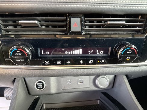 Used 2021 Nissan Rogue SV image 25
