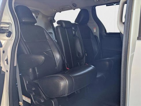 Used 2015 Toyota Sienna SE Premium image 19
