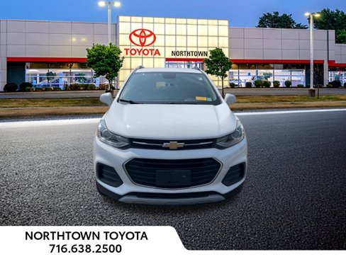 Used 2020 Chevrolet Trax LT w/ LT Convenience Package image 9