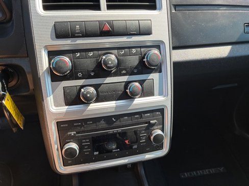 Used 2010 Dodge Journey SXT w/ Flexible Seating Group image 10