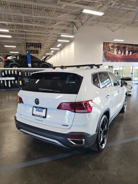 Used 2023 Volkswagen Taos SE w/ Panoramic Sunroof Package image 6